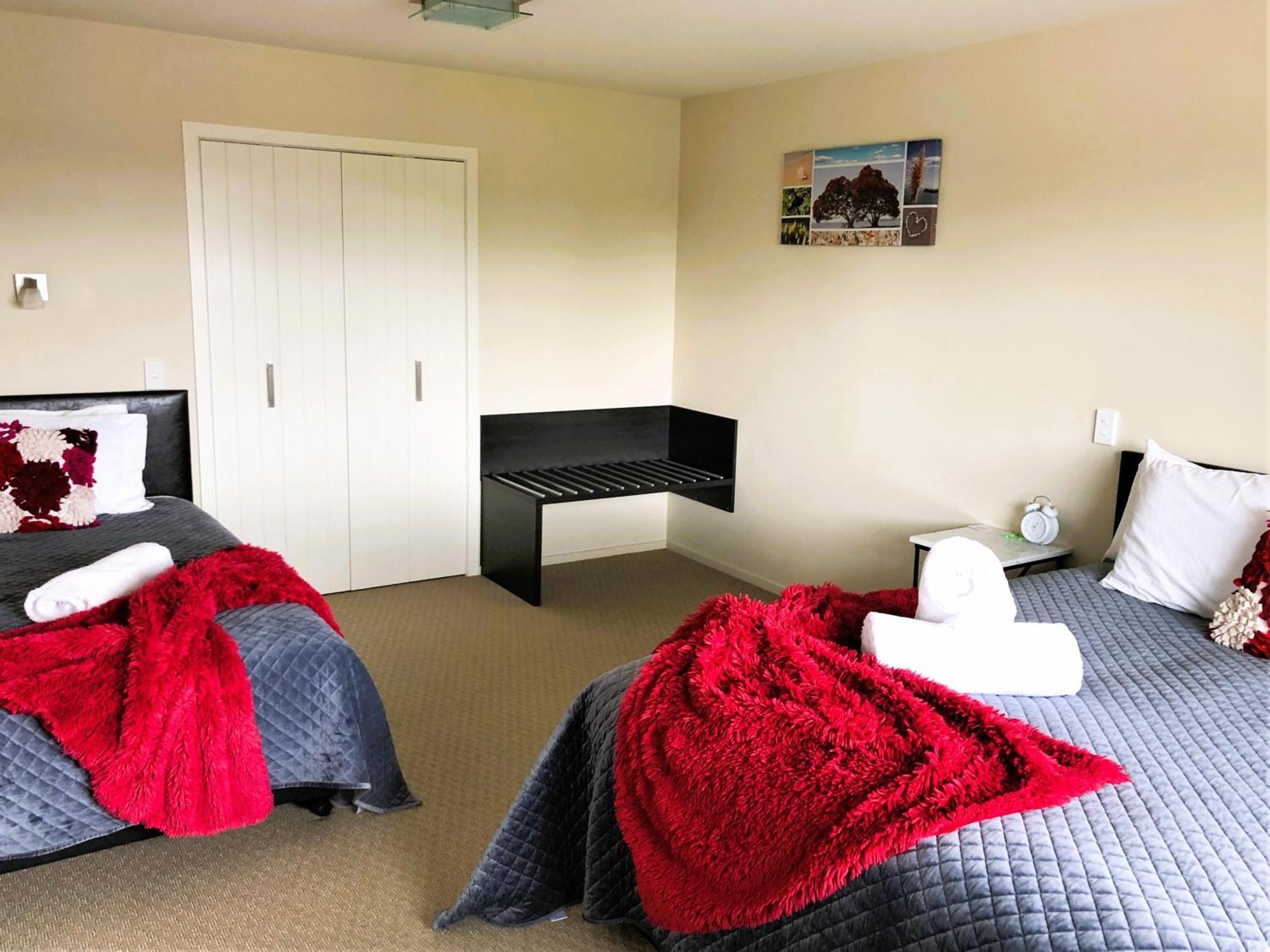 Fiordland Lakeview Motel And Apartments Те Анау Екстериор снимка