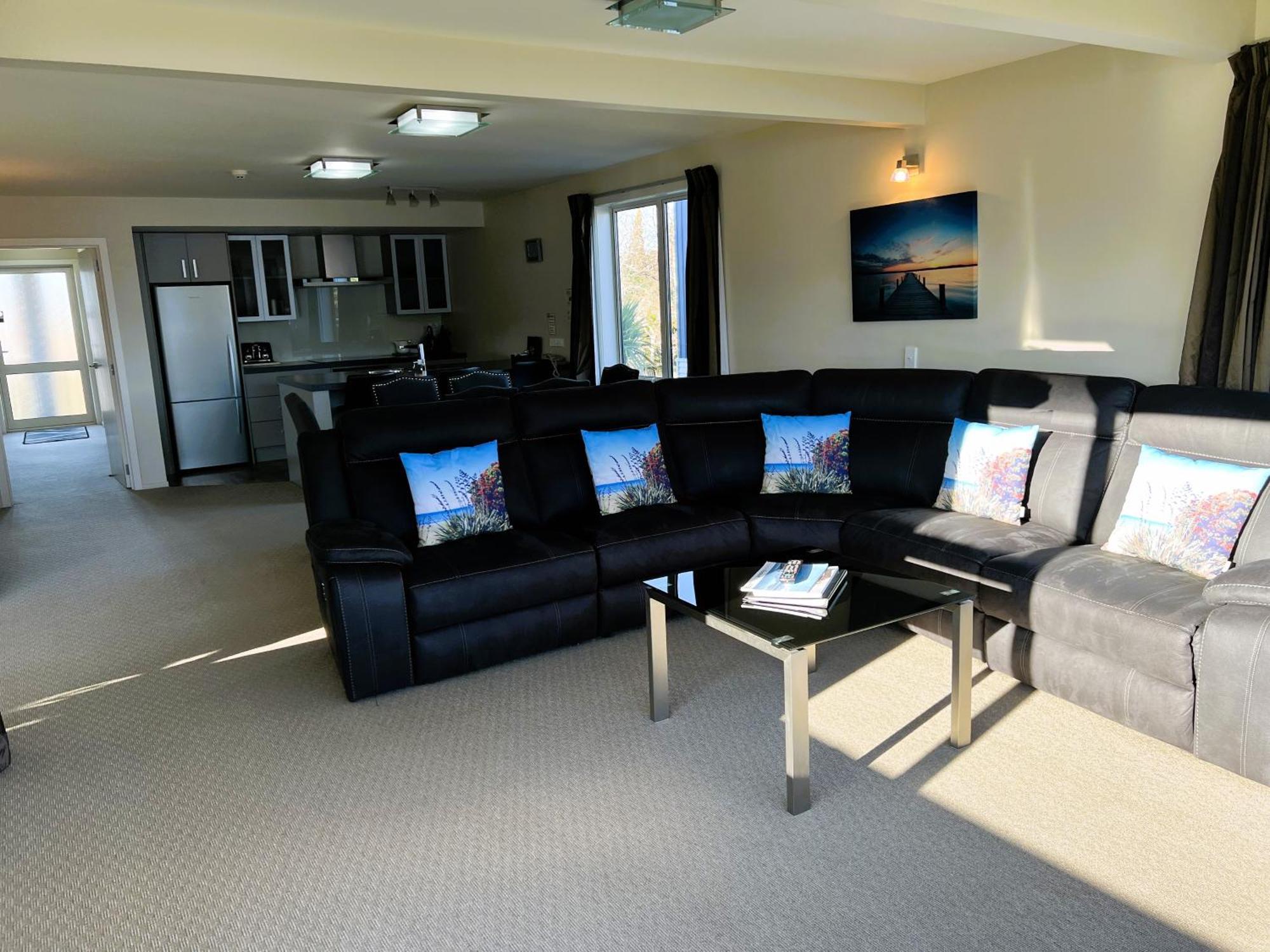 Fiordland Lakeview Motel And Apartments Те Анау Екстериор снимка