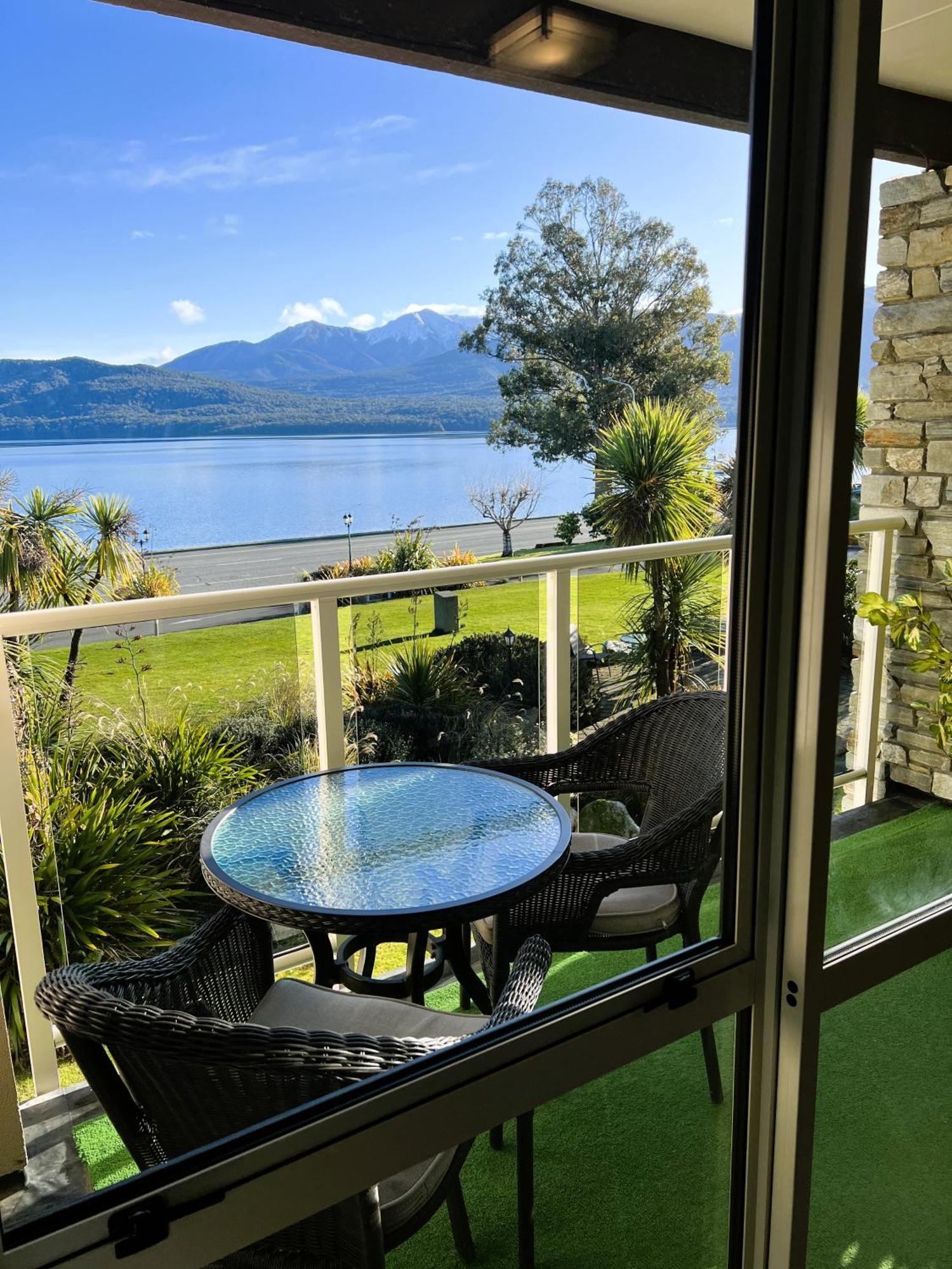 Fiordland Lakeview Motel And Apartments Те Анау Екстериор снимка