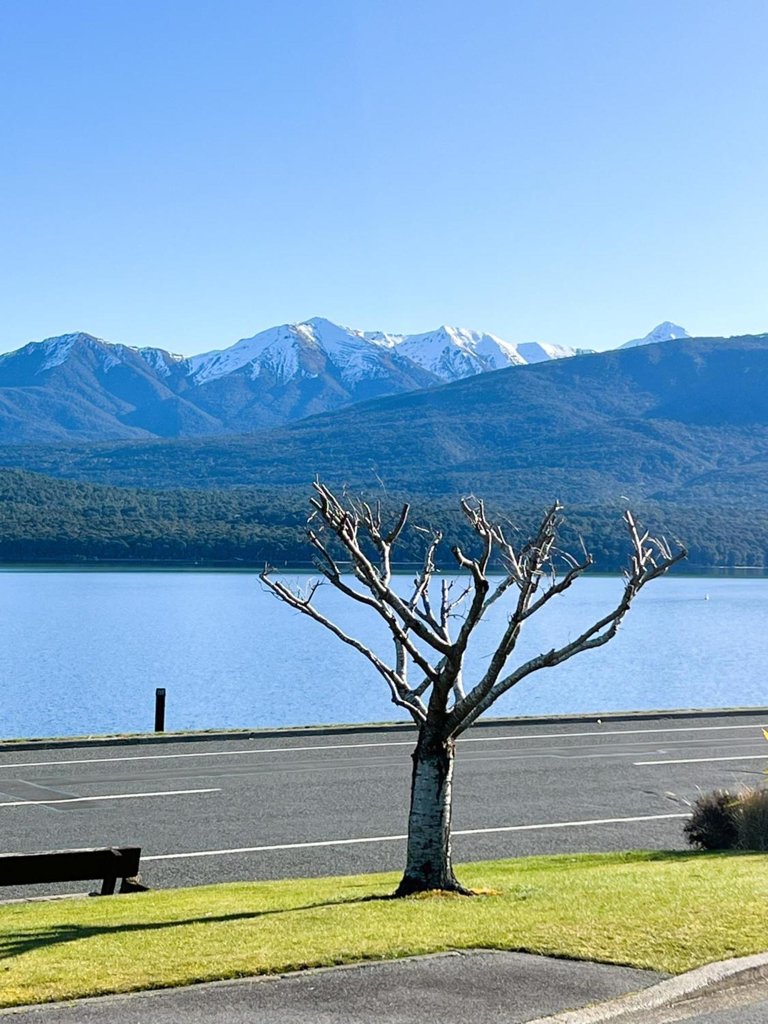 Fiordland Lakeview Motel And Apartments Те Анау Екстериор снимка